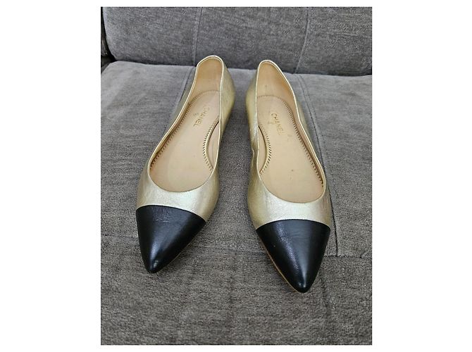 Ballerine Chanel bicolore con punta a contrasto Nero D'oro - vista 2