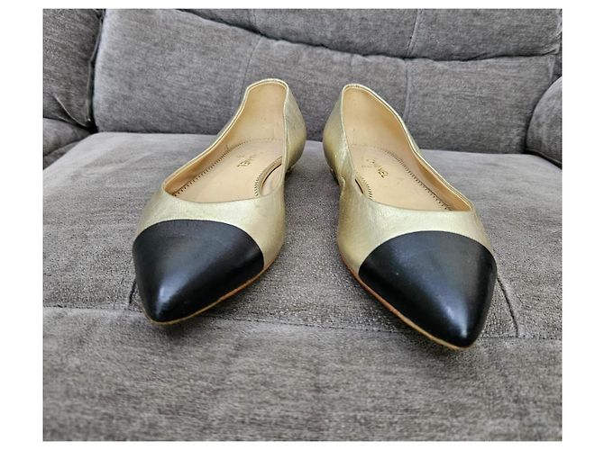 Ballerine Chanel bicolore con punta a contrasto Nero D'oro - vista 4