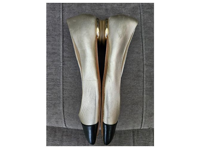 Ballerine Chanel bicolore con punta a contrasto Nero D'oro - vista 7