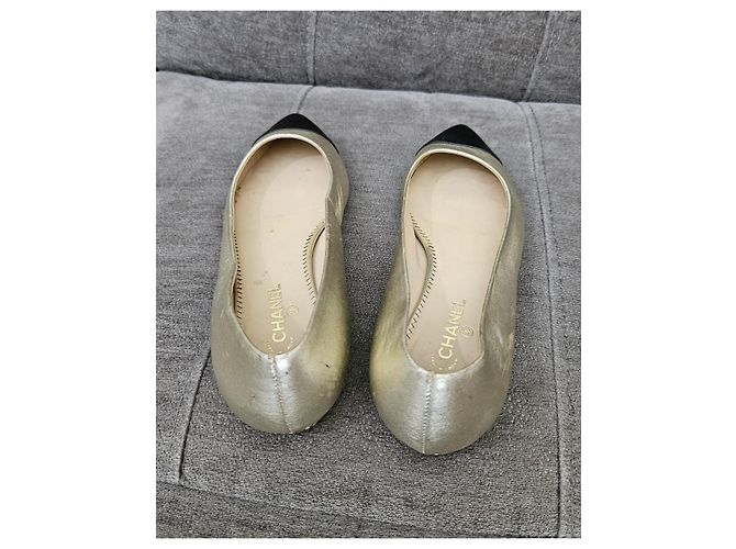 Ballerine Chanel bicolore con punta a contrasto Nero D'oro - vista 9