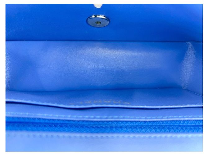 Sac à bandoulière Chanel Mini Matelassé en bleu - vue 11