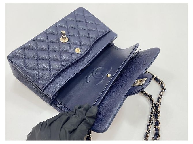 Chanel Matelassé Schultertasche Marineblau - Ansicht 11