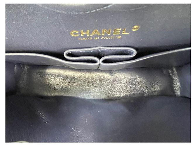 Chanel Matelassé Schultertasche Marineblau - Ansicht 9