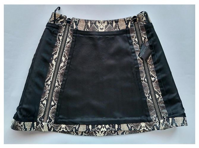 Neil Barrett Minifalda evasé de piel estampado de serpiente Negro - vista 3