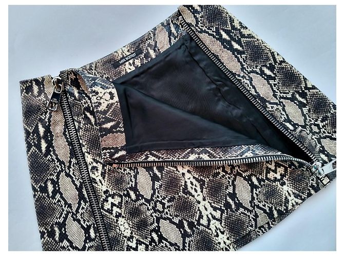 Neil Barrett Minifalda evasé de piel estampado de serpiente Negro - vista 4