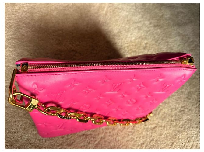 Louis Vuitton Pochette Coussin Monogram Empreinte Rosa - vista 2
