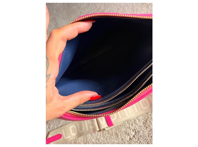 Louis Vuitton Pochette Coussin Monogram Empreinte Rosa - vista 5