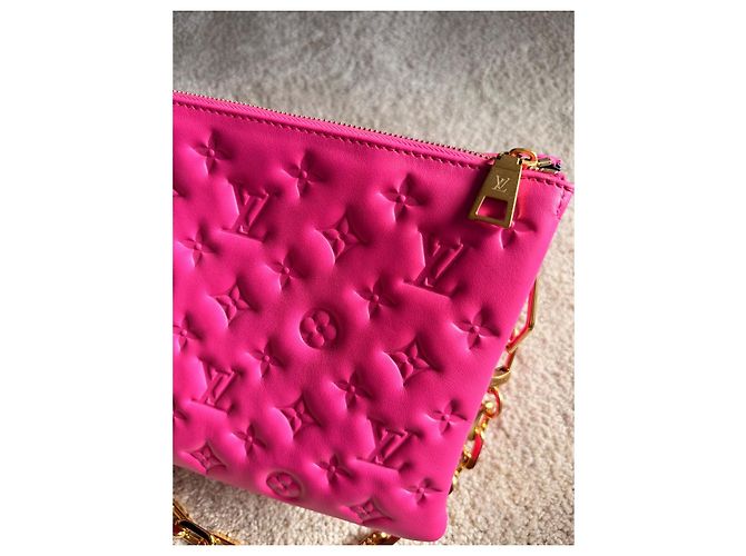 Louis Vuitton Pochette Coussin Monogram Empreinte Rosa - vista 3