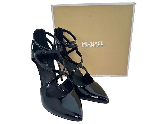Michael Kors Catia Riemchenpumps aus schwarzem Lackleder - Ansicht 17
