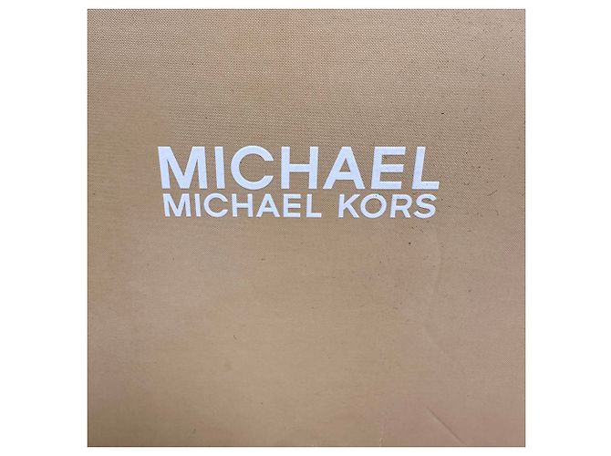 Michael Kors Catia Riemchenpumps aus schwarzem Lackleder - Ansicht 18