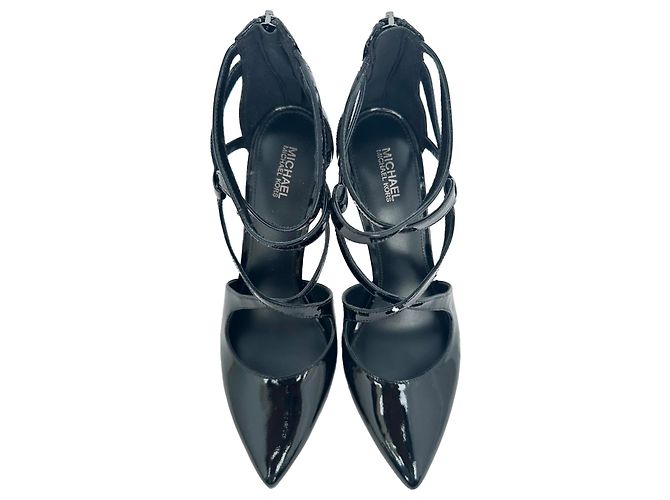 Michael Kors Catia Riemchenpumps aus schwarzem Lackleder - Ansicht 4
