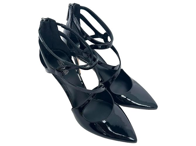 Michael Kors Catia Riemchenpumps aus schwarzem Lackleder - Ansicht 5