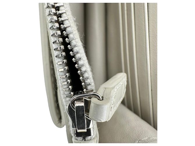 Saint Laurent Sunset Wallet on Chain aus cremefarbenem Leder mit Krokodilprägung - Ansicht 10