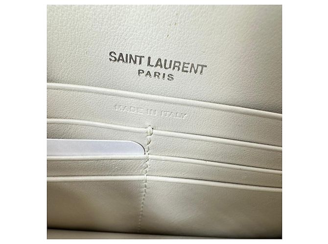 Saint Laurent Sunset Wallet on Chain aus cremefarbenem Leder mit Krokodilprägung - Ansicht 12