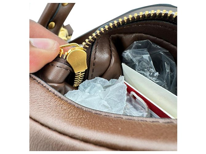 Red Valentino Bolso Hobo Valentino Garavani Stud Sign en piel marrón Castaño - vista 11