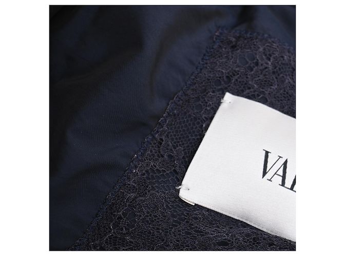 Valentino Garavani Abrigo acolchado evasé Valentino en seda azul marino - view 14