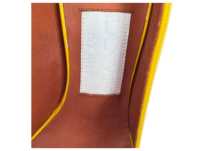 Décolleté con plateau e punta aperta Lanvin in vernice giallo - vista 10