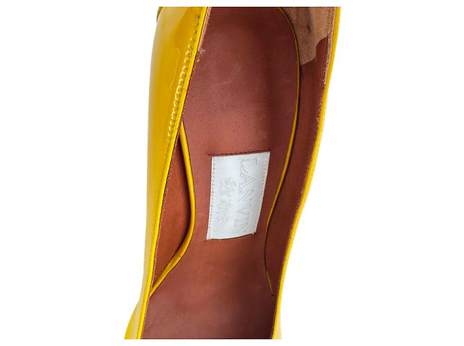 Décolleté con plateau e punta aperta Lanvin in vernice giallo - vista 11