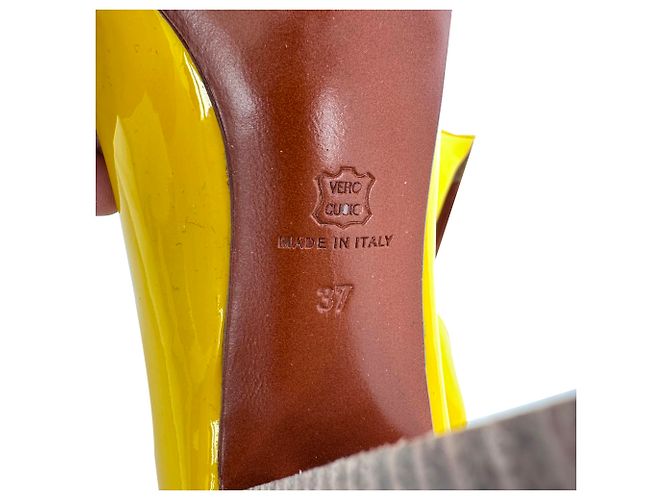 Décolleté con plateau e punta aperta Lanvin in vernice giallo - vista 9