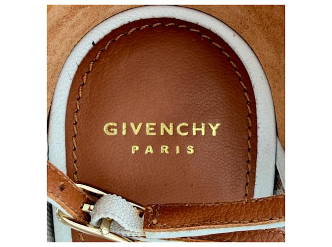 Givenchy High Heels mit Spitzenmuster in Weiß - Ansicht 11