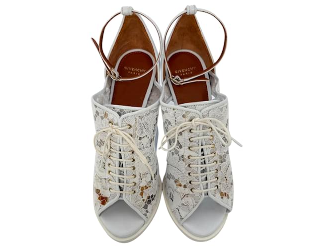 Givenchy High Heels mit Spitzenmuster in Weiß - Ansicht 3