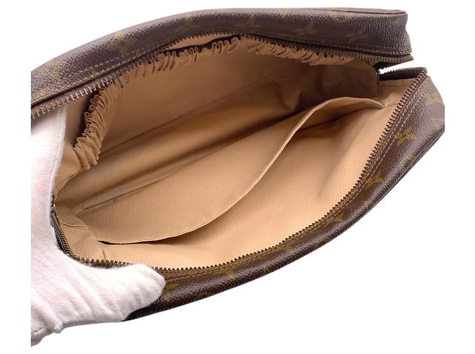 Louis Vuitton Beauty case e pochette clutch in tela monogrammata vintage Marrone - vista 5