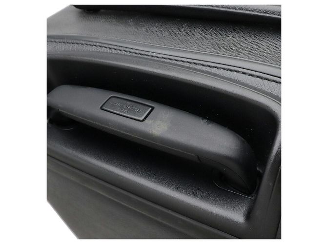 Valigia Louis Vuitton Pegase Legere Taiga Nero Grigio - vista 4
