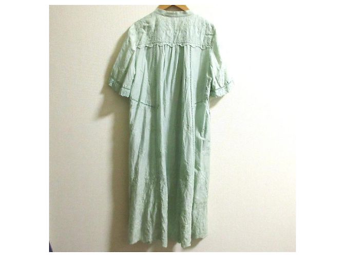 Autre Marque Ingeborg Langkleid mit Maiglöckchen-Stickerei Grün - Ansicht 3