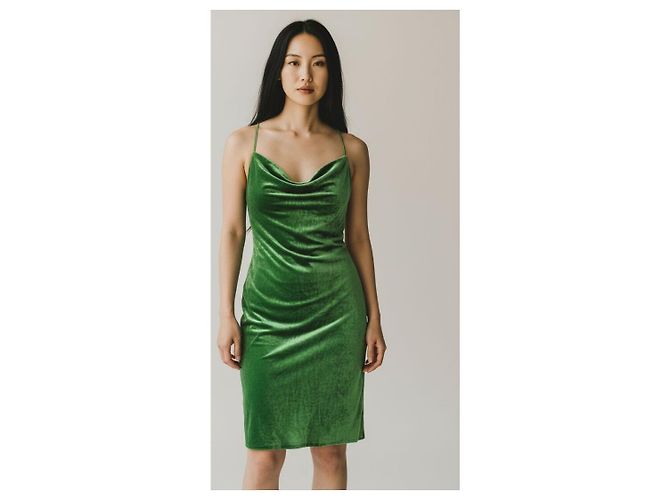 Rat & Boa Mini-Kleid mit Neckholder aus grünem Samt - Größe S - Ansicht 2