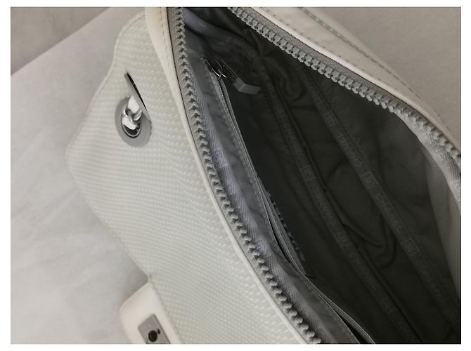 Chanel Borsa Flap in tessuto bianco con camelia Rosso - vista 12