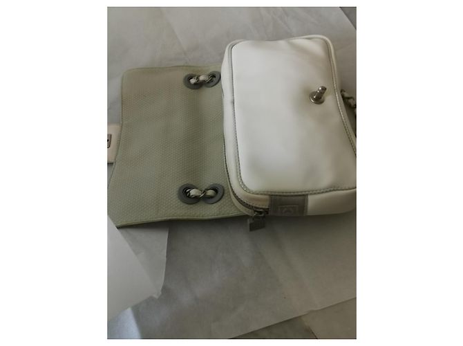 Chanel Borsa Flap in tessuto bianco con camelia Rosso - vista 5