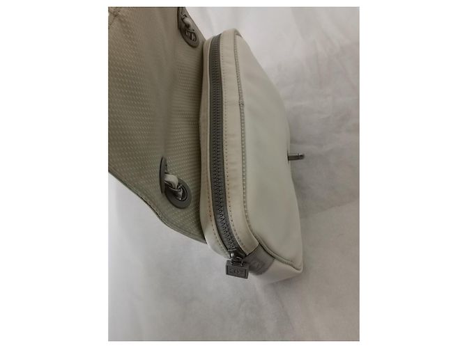 Chanel Borsa Flap in tessuto bianco con camelia Rosso - vista 8