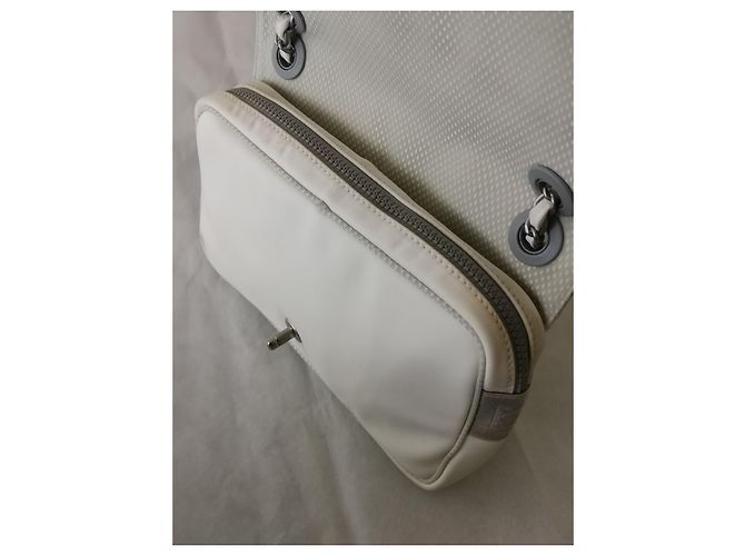 Chanel Borsa Flap in tessuto bianco con camelia Rosso - vista 9