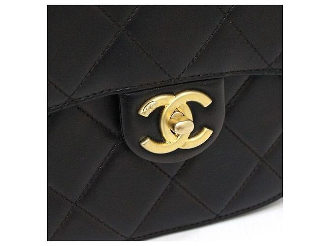 Chanel Mini borsa a tracolla mezza luna con catena dorata in nero - vista 7