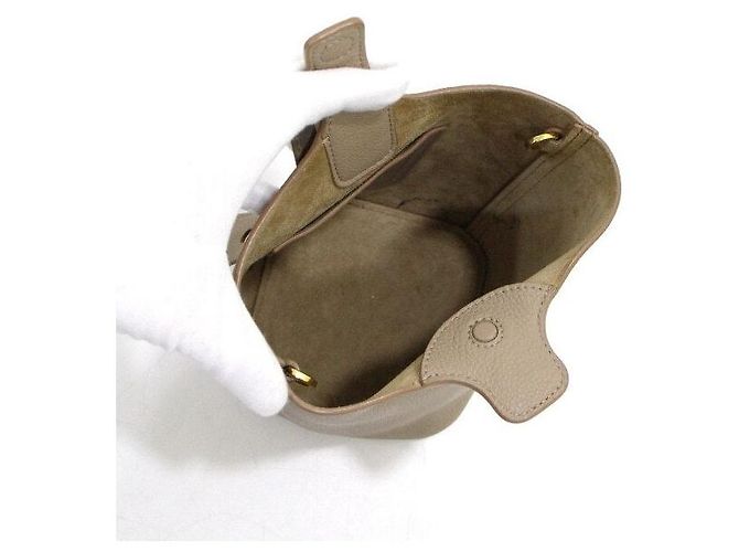 Loewe Mini borsa a secchiello e borsa a tracolla in pelle di vitello granulata color sabbia Marrone - vista 5