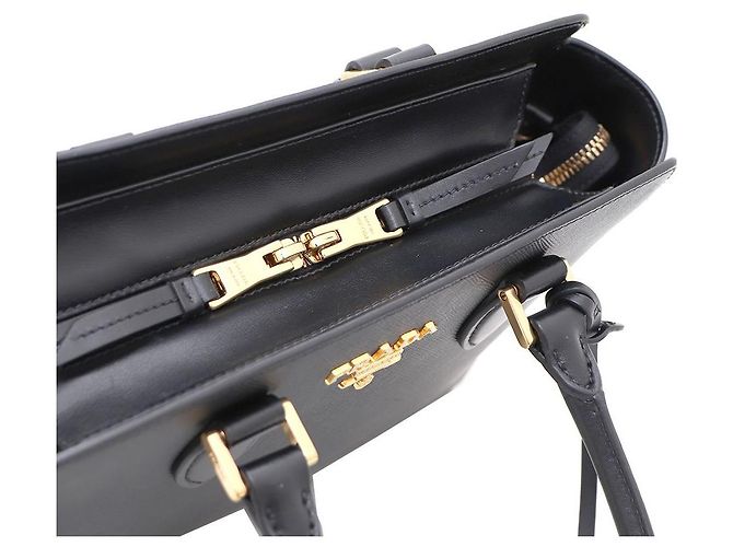 Prada Borsa Tote e Borsa a Spalla Saffiano Gold Logo Top Handle Nero - vista 9