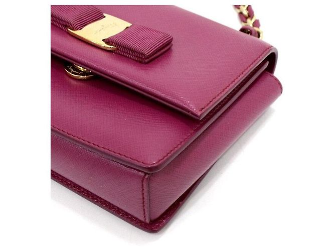 Salvatore Ferragamo Mini borsa a tracolla con patta e catena - vista 9