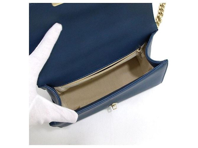 Chanel Pequena bolsa de alça Label Click em couro de bezerro azul-marinho com corrente dourada e transversal - vista 6