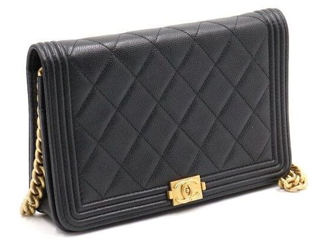 Boy Chanel WOC in Black Caviar mit goldener Gliederkette als Crossbody und Schultertasche Schwarz - Ansicht 3