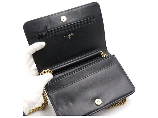 Boy Chanel WOC in Black Caviar mit goldener Gliederkette als Crossbody und Schultertasche Schwarz - Ansicht 6
