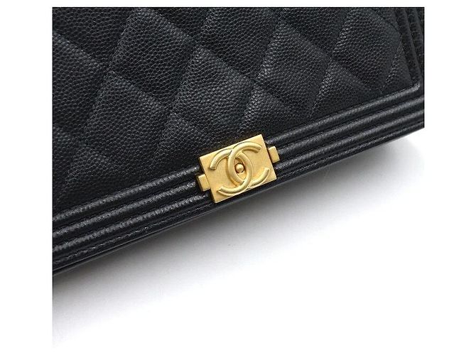 Boy Chanel WOC in Black Caviar mit goldener Gliederkette als Crossbody und Schultertasche Schwarz - Ansicht 8