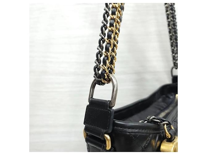 Chanel Borsa Hobo Gabrielle Medium Nera con Hardware Oro Nero - vista 4