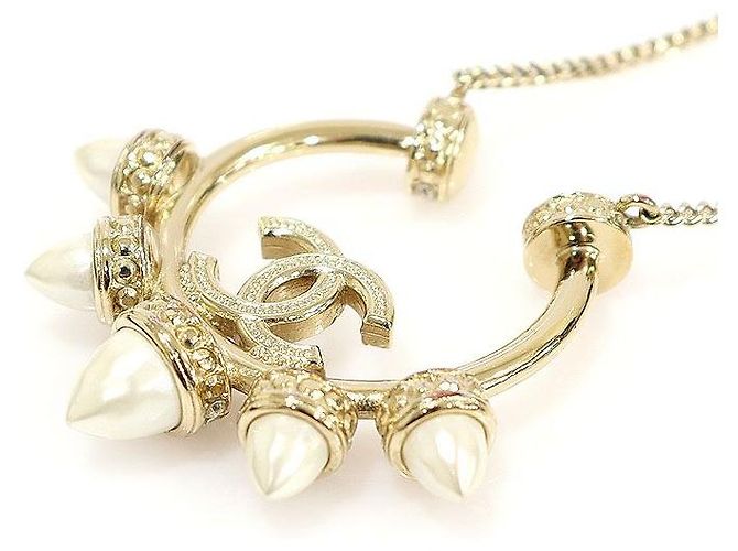 Chanel Lange Halskette aus goldfarbenem Metall mit CC-Logo und Perlen Golden - Ansicht 2