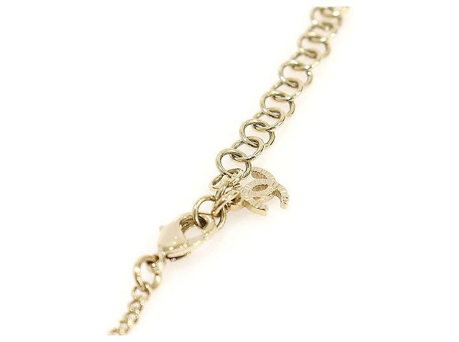 Chanel Lange Halskette aus goldfarbenem Metall mit CC-Logo und Perlen Golden - Ansicht 3
