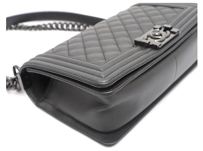 Chanel Borsa Caviar Boy Medium Nera Catena Argentata Borsa a Spalla a Tracolla Nero - vista 15