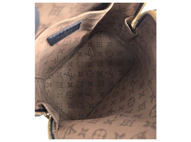 Louis Vuitton Zaino Alma in Epi nero - vista 8