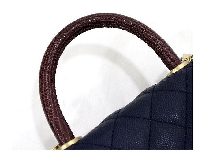 Chanel Pequena bolsa de aba Navy Caviar Coco Handle em lagarto com alça de mão e alça de ombro com corrente dourada Azul - vista 11