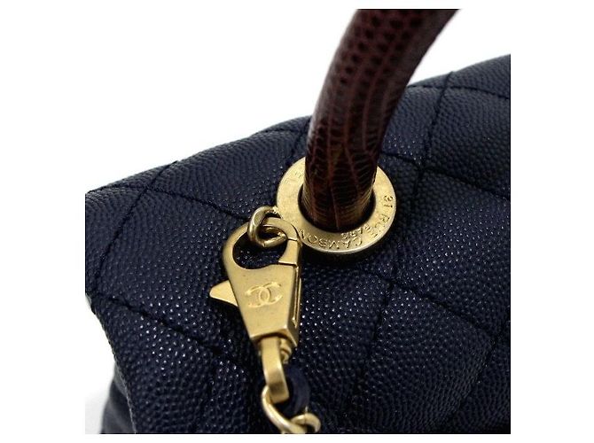 Chanel Pequena bolsa de aba Navy Caviar Coco Handle em lagarto com alça de mão e alça de ombro com corrente dourada Azul - vista 13