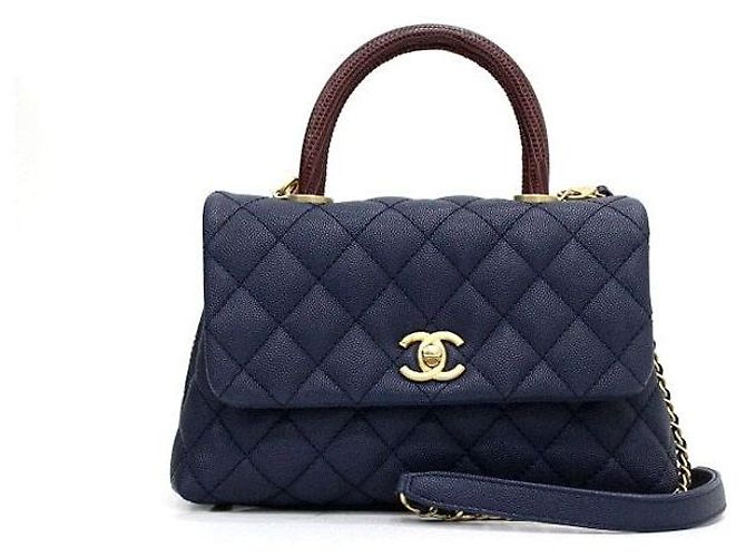 Chanel Pequena bolsa de aba Navy Caviar Coco Handle em lagarto com alça de mão e alça de ombro com corrente dourada Azul - vista 2