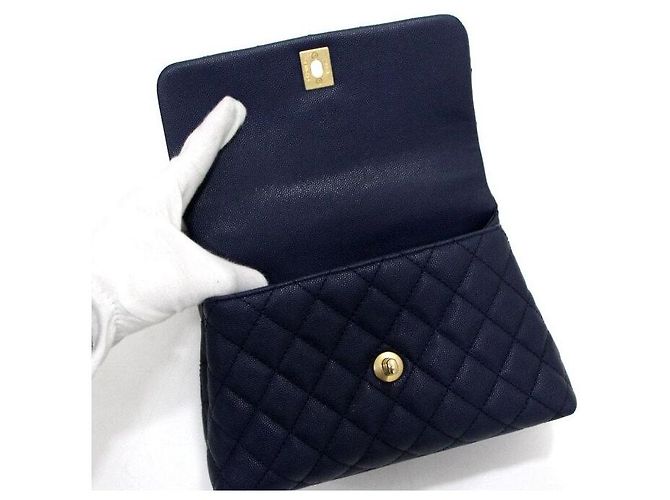 Chanel Pequena bolsa de aba Navy Caviar Coco Handle em lagarto com alça de mão e alça de ombro com corrente dourada Azul - vista 6